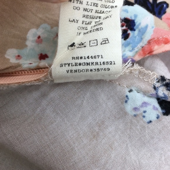 GIMMICKS by BKE Blouse Top Floral Appliqué Taupe Multicolor Boho Size Small - Picture 11 of 12